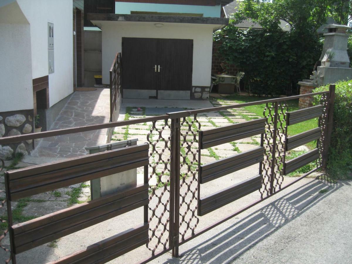 R&G Apartment Zirovnica Luaran gambar
